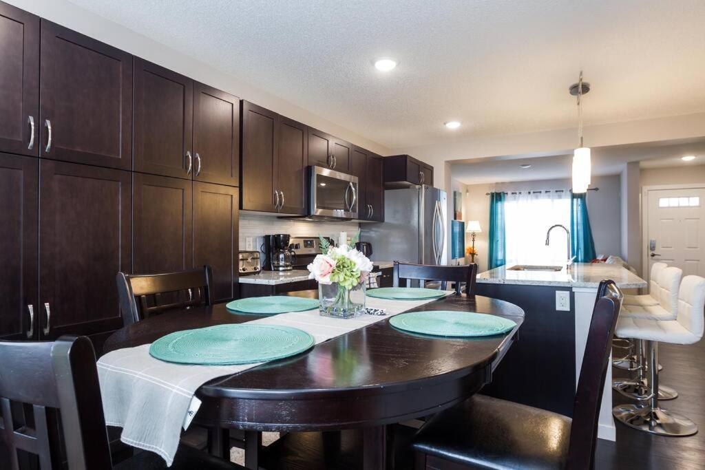 Apartment Luxurious Modern House In Laurel Edmonton