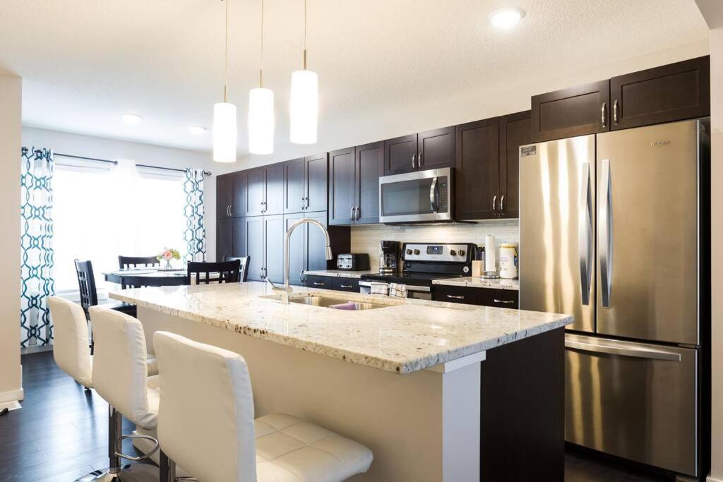 Luxurious Modern House In Laurel Apartment *